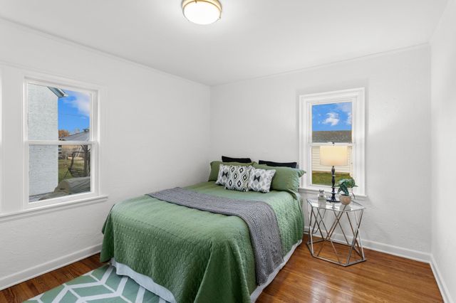 1118 Lane Place, Saint Paul, MN 55106