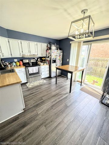 29208 Brittany Drive, Roseville, MI 48066