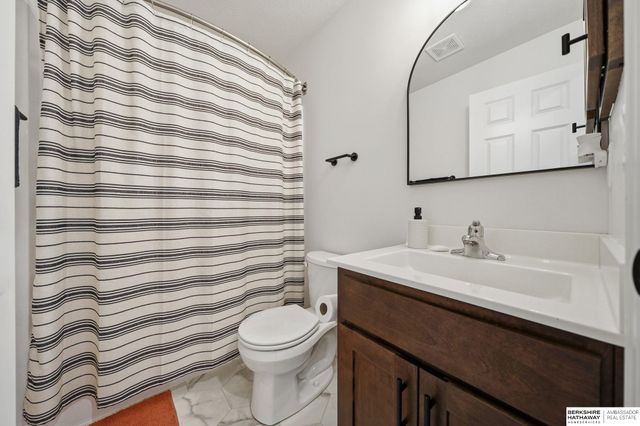 7355 N 11th Street, Lincoln, NE 68521