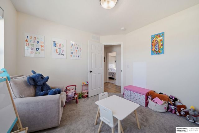 7355 N 11th Street, Lincoln, NE 68521