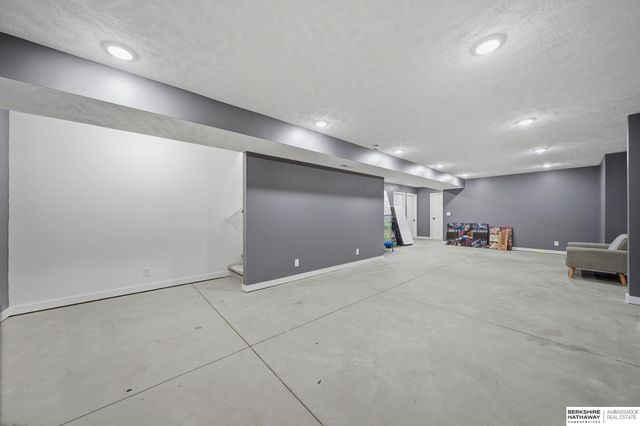 7355 N 11th Street, Lincoln, NE 68521