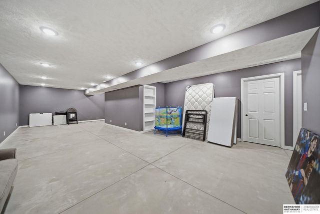 7355 N 11th Street, Lincoln, NE 68521
