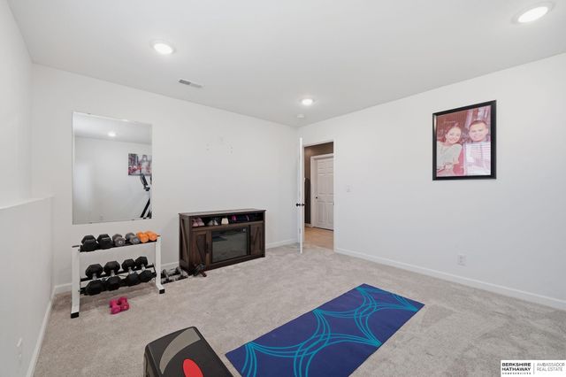 7355 N 11th Street, Lincoln, NE 68521