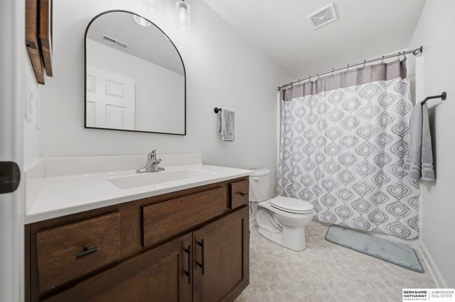7355 N 11th Street, Lincoln, NE 68521