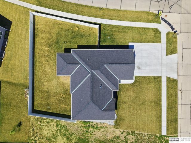 7355 N 11th Street, Lincoln, NE 68521