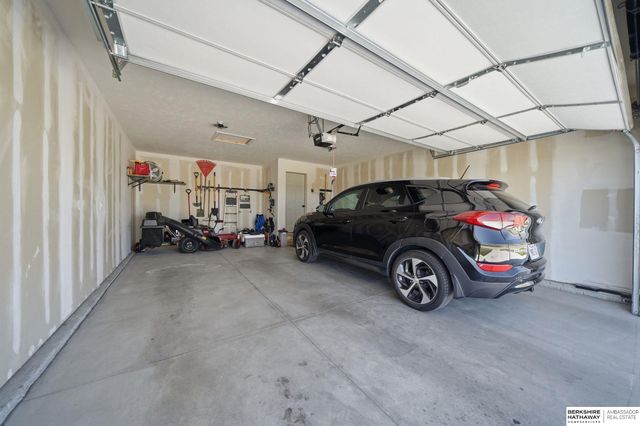 7355 N 11th Street, Lincoln, NE 68521