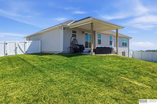 7355 N 11th Street, Lincoln, NE 68521