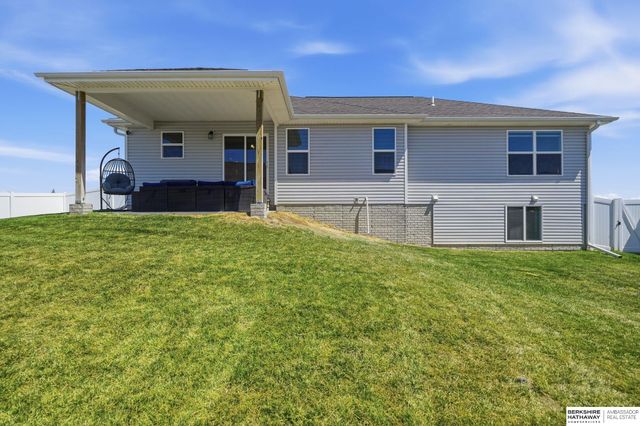 7355 N 11th Street, Lincoln, NE 68521