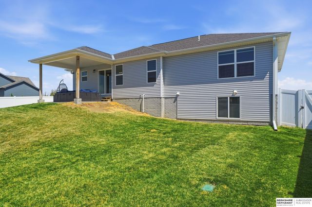 7355 N 11th Street, Lincoln, NE 68521