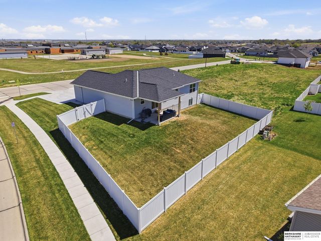 7355 N 11th Street, Lincoln, NE 68521