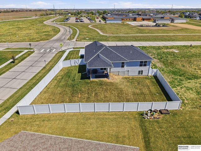 7355 N 11th Street, Lincoln, NE 68521