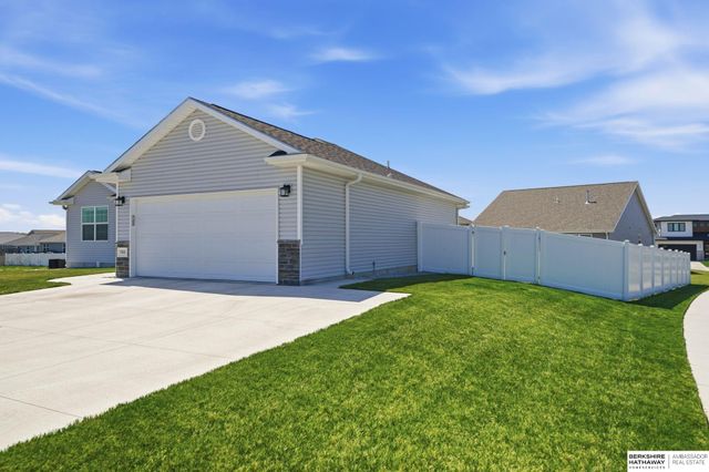 7355 N 11th Street, Lincoln, NE 68521