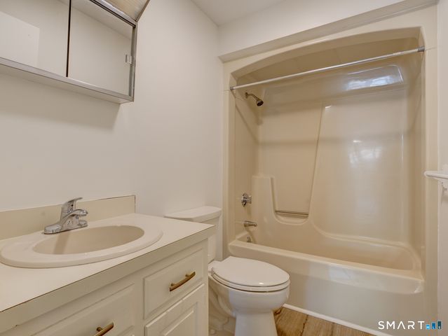 54 Oak Street 11, Middletown, CT 06457