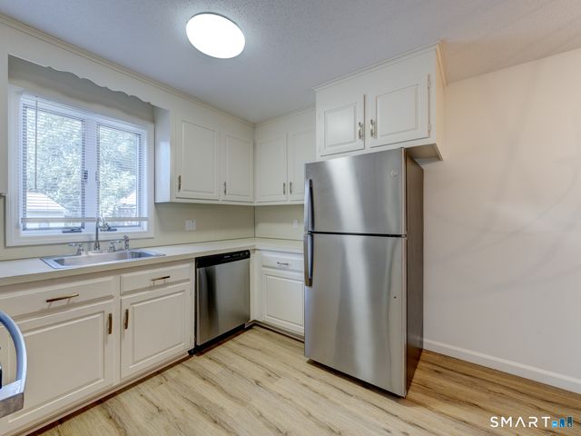 54 Oak Street 11, Middletown, CT 06457