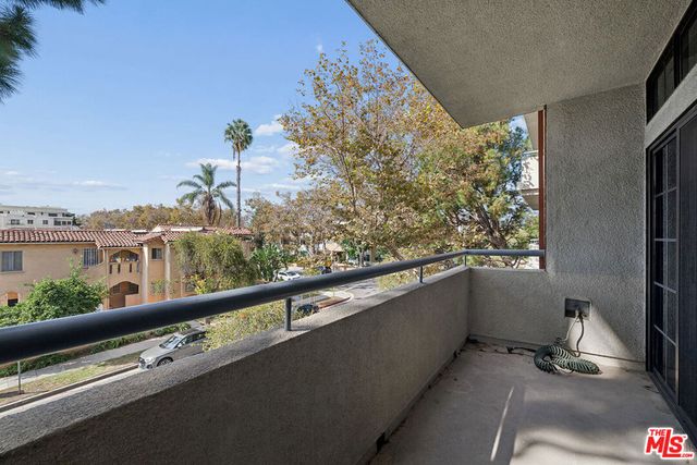 200 N Swall Drive 462, Beverly Hills, CA 90211