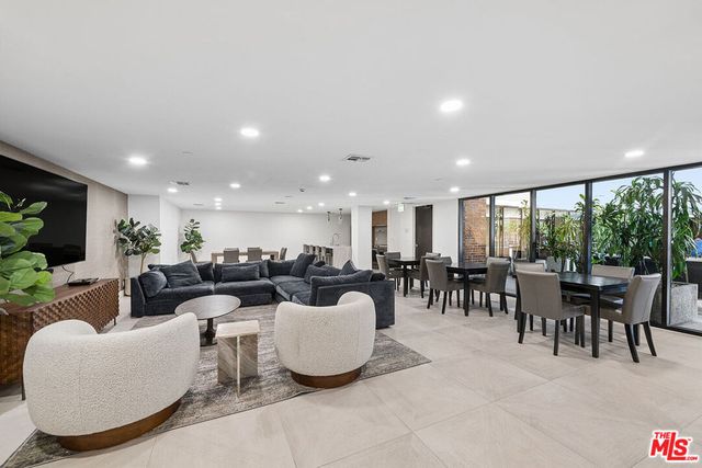 200 N Swall Drive 462, Beverly Hills, CA 90211