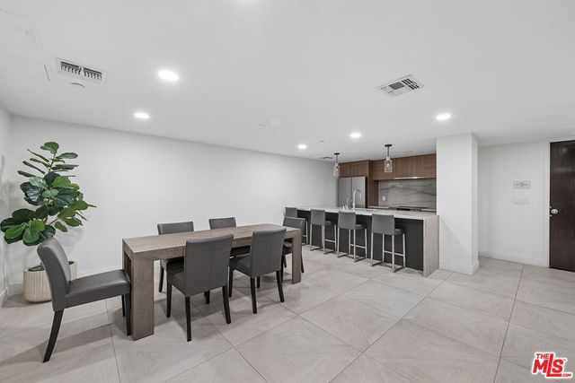 200 N Swall Drive 462, Beverly Hills, CA 90211