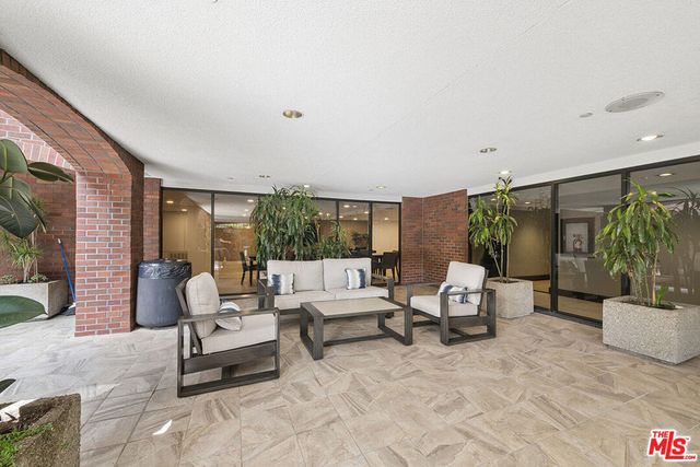 200 N Swall Drive 462, Beverly Hills, CA 90211