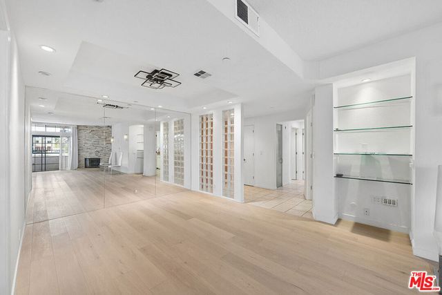 200 N Swall Drive 462, Beverly Hills, CA 90211