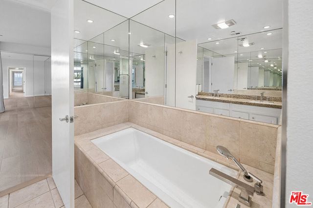 200 N Swall Drive 462, Beverly Hills, CA 90211