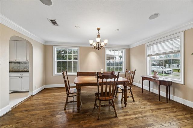 1330 Des Jardines Street, Houston, TX 77023