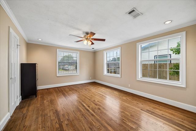 1330 Des Jardines Street, Houston, TX 77023