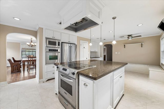 1330 Des Jardines Street, Houston, TX 77023