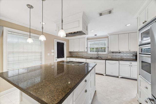 1330 Des Jardines Street, Houston, TX 77023