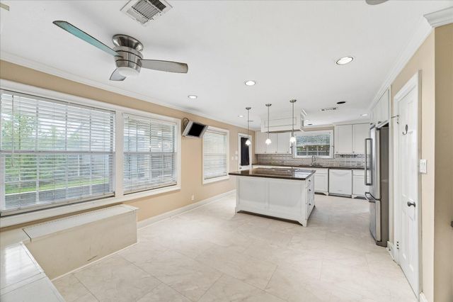 1330 Des Jardines Street, Houston, TX 77023