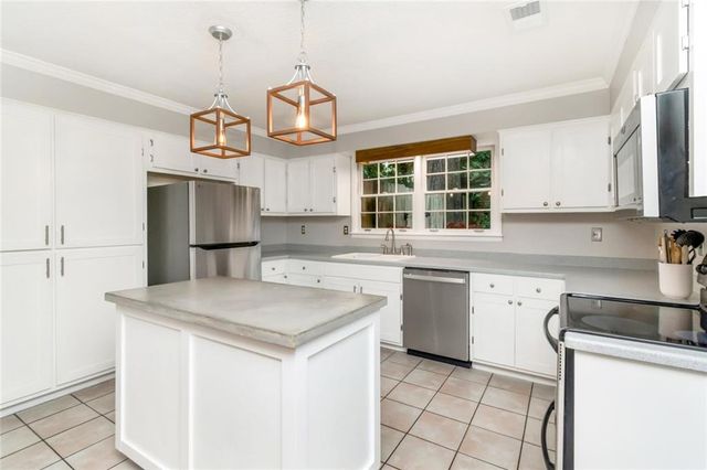 5911 Shenandoah Road N, Mobile, AL 36608