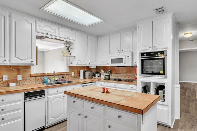 445 B and B Ln, Hallsville, TX 75650