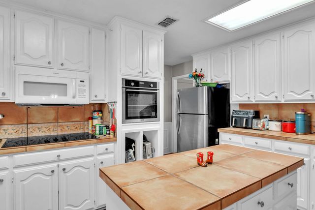 445 B and B Ln, Hallsville, TX 75650