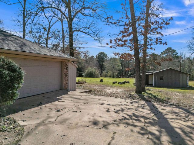 445 B and B Ln, Hallsville, TX 75650