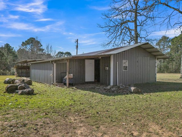 445 B and B Ln, Hallsville, TX 75650