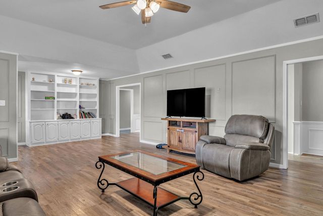 445 B and B Ln, Hallsville, TX 75650