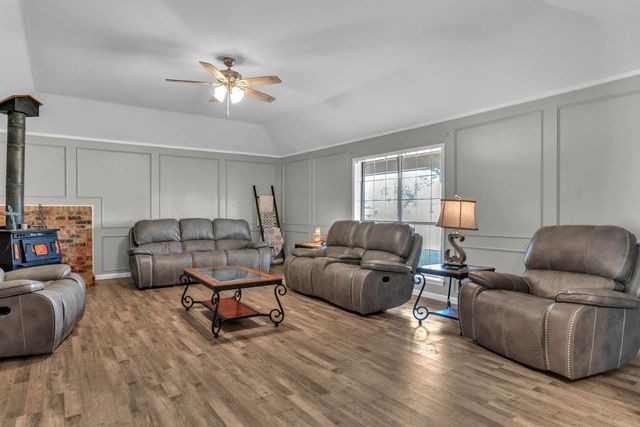 445 B and B Ln, Hallsville, TX 75650