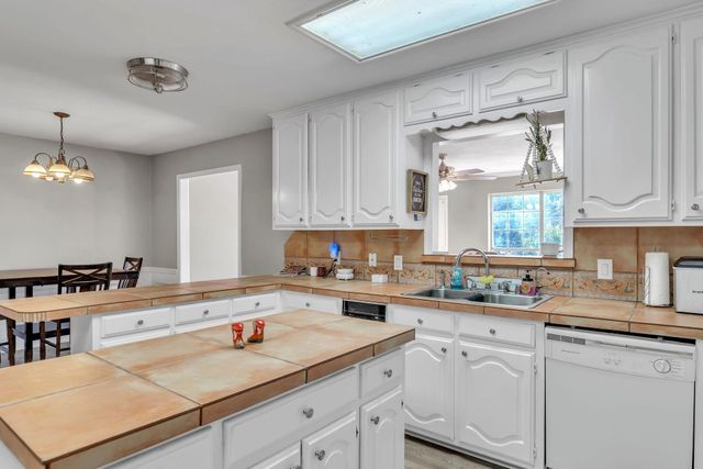 445 B and B Ln, Hallsville, TX 75650