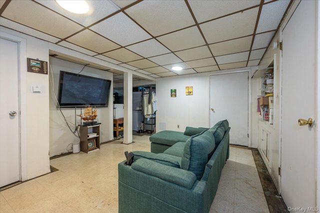 64 E Chester Street, Valley Stream, NY 11580