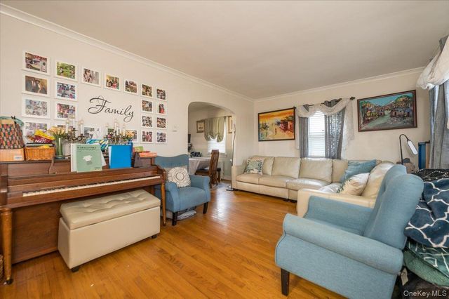 64 E Chester Street, Valley Stream, NY 11580