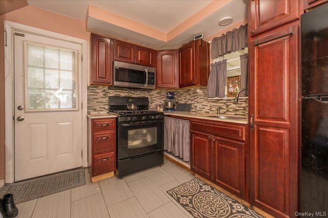 64 E Chester Street, Valley Stream, NY 11580