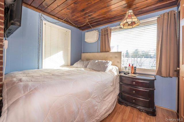64 E Chester Street, Valley Stream, NY 11580
