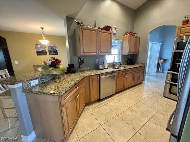 42 NE 13th AVE, Cape Coral, FL 33909