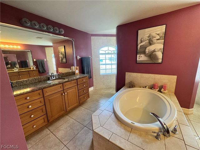 42 NE 13th AVE, Cape Coral, FL 33909