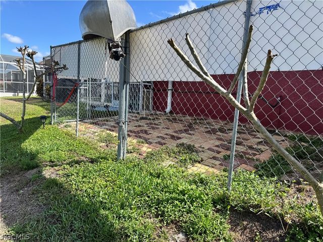 42 NE 13th AVE, Cape Coral, FL 33909