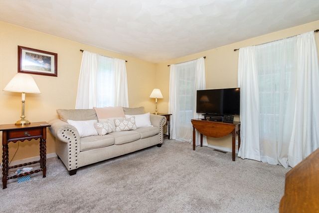 6 Woodchester Rd, Franklin, MA 02038