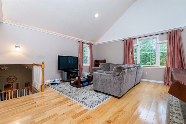 6 Woodchester Rd, Franklin, MA 02038