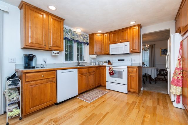 6 Woodchester Rd, Franklin, MA 02038