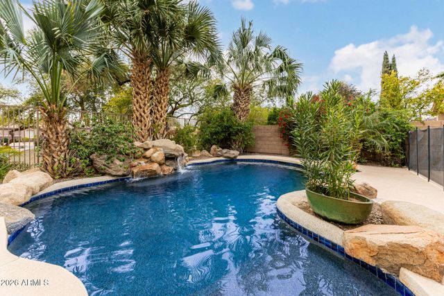 285 W Goldfinch Way, Chandler, AZ 85286