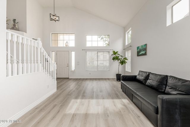 285 W Goldfinch Way, Chandler, AZ 85286