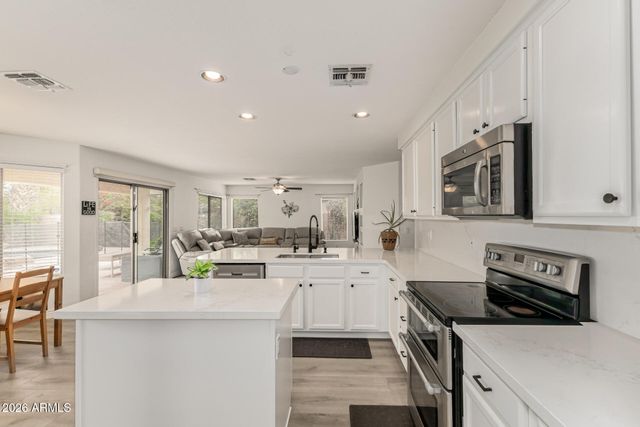 285 W Goldfinch Way, Chandler, AZ 85286